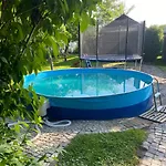 Zakatek אכסניה Barzowice